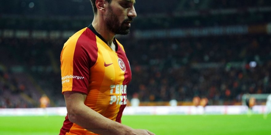 Galatasaray’da Şener Özbayraklı sakatlandı