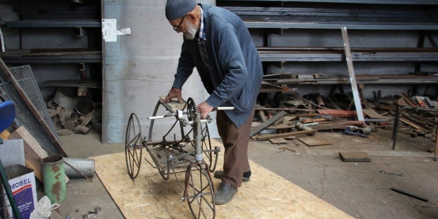93 Yaşındaki Mehmet Dede, camiye gitmek için  bisiklet yaptı