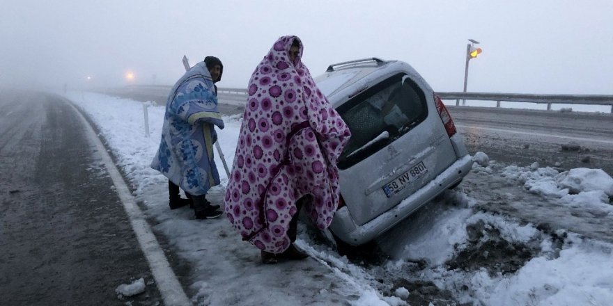 Doğu Anadolu’da kar ve tipi ulaşımda aksamalara neden oldu