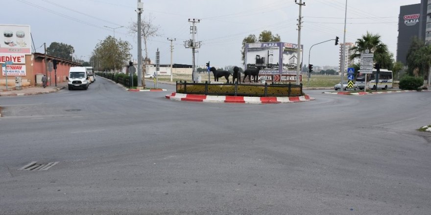 Tarsus’ta trafik akışını olumsuz etkileyen kavşaklar kaldırılıyor