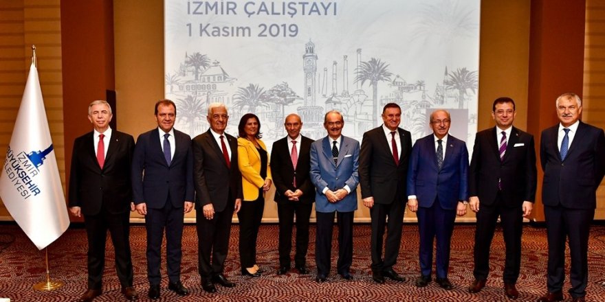 CHP’li Büyükşehir Belediye Başkanları İzmir’de toplandı