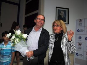 Öğrenci Ve Öğretmeni 25 Yıl Sonra Müzik Etkinliğinde Karşılaştı