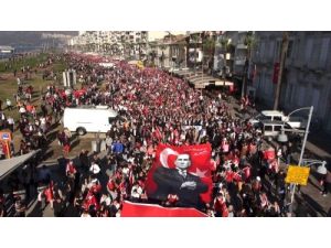 İzmir’de Ata’ya Saygı Yürüyüşü