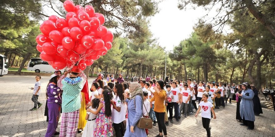 Yetim çocuklar ve aileleri, piknikte moral buldu