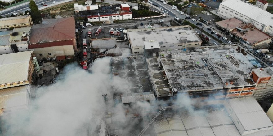 Arnavutköy’de mobilya imalat fabrikasında korkutan yangın