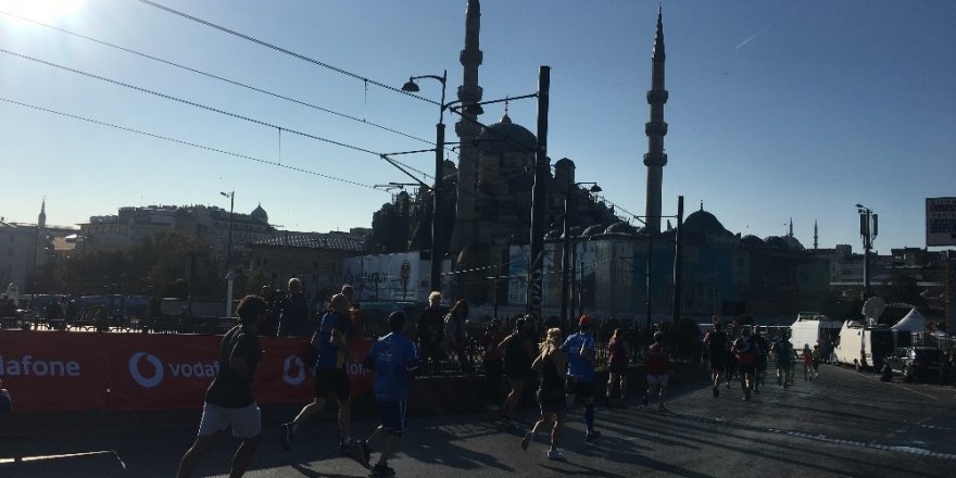 Vodafone 41. İstanbul Maratonu’na katılan sporcular, tarihi yarımadadan geçti