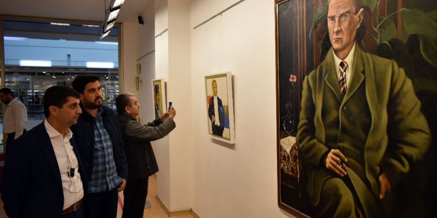 Atatürk portreleri sergisine büyük ilgi