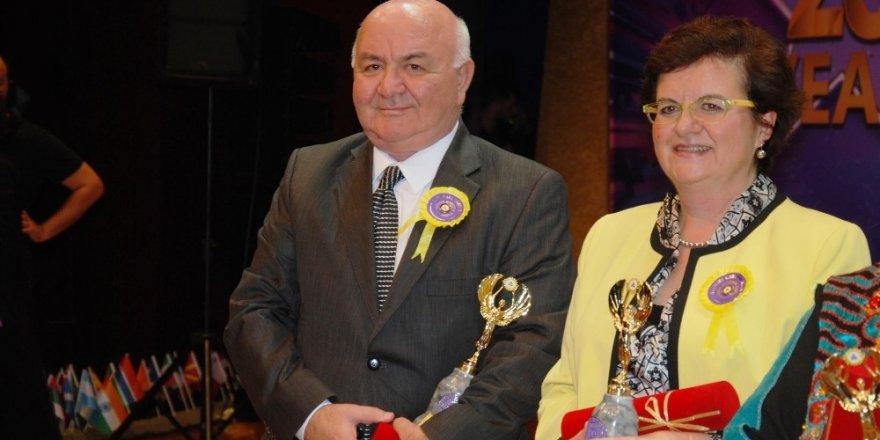 Yeni Adana gazetesine “Evrensel Kardeşlikten Dünya Barışına Çağrı” ödülü