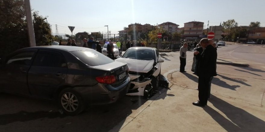 Gebze’de otomobiller çarpıştı: 4 yaralı