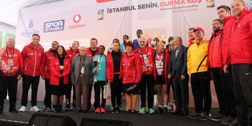 Vodafone İstanbul Maratonu’nda kazananlar ödüllerini aldı