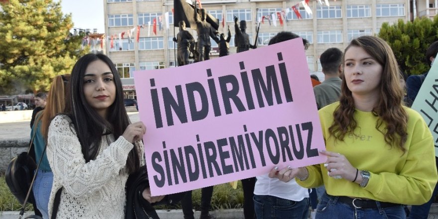 Öğrenciler "Yetersiz Bakiye Burdur" topluluğu kurup ulaşım ücretlerini protesto etti