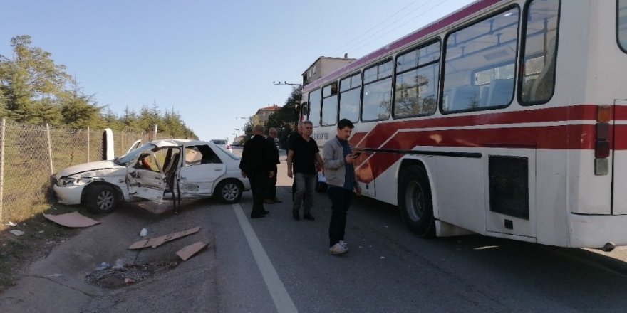 Kocaeli’de halk otobüsü ile otomobil çarpıştı: 4 yaralı