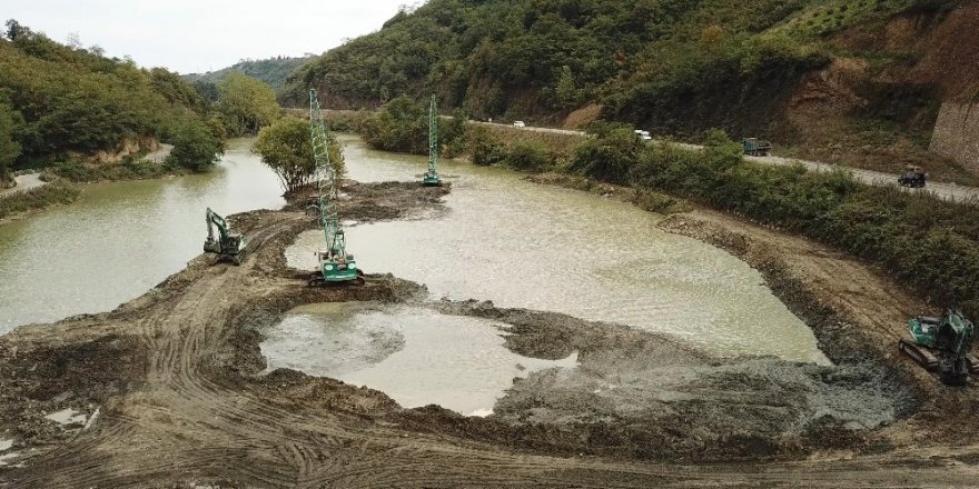Sera Gölü’nü çamur ve balçıktan temizlemek için yürütülen çalışmalar sürüyor