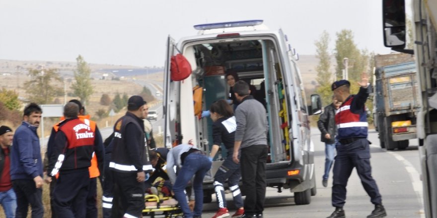 Afyonkarahisar’da feci kazada yaralanan 2 kişi hayatını kaybetti