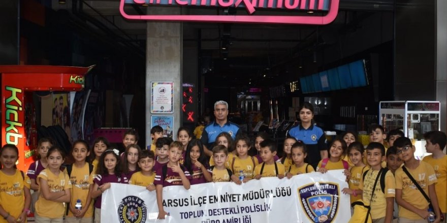 Tarsus’ta polis 530 öğrenciyi sinemaya götürdü
