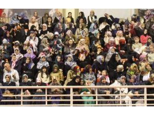 'Kıtalara Sığmayan Aşk Osmanlı' Gösterisi Büyük İlgi Gördü