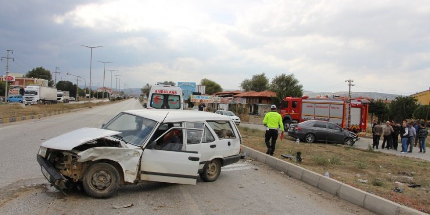 Kula’da sanayi kavşağında kaza: 1 yaralı