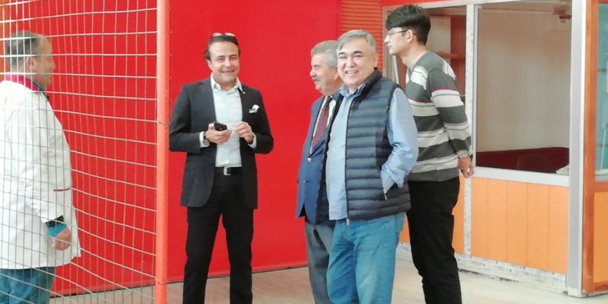 Özbekistan Büyükelçisi EMKO’nun fabrikasını gezdi