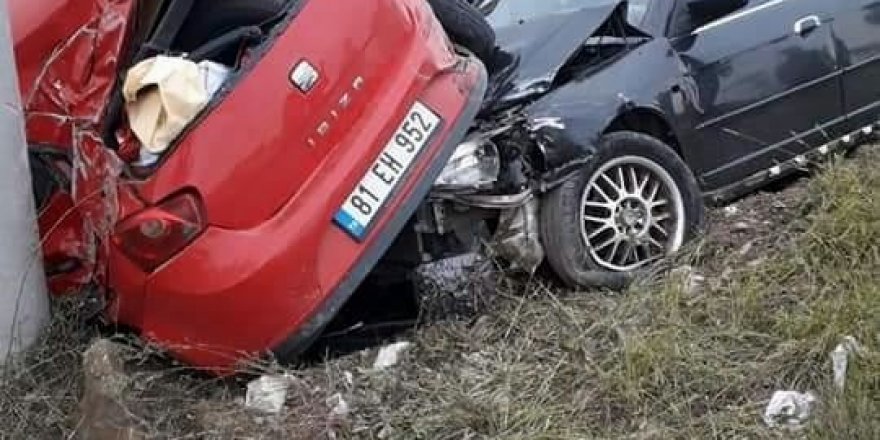 Karasu’da iki otomobil çarpıştı: 6 yaralı