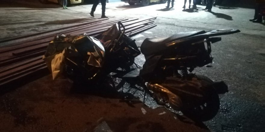 Motosikletin üzerine demir profiller düştü: 1 ölü, 1 yaralı