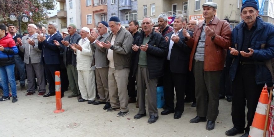 Hisarcık’ta 40 kişilik umre kafilesi dualarla uğurlandı