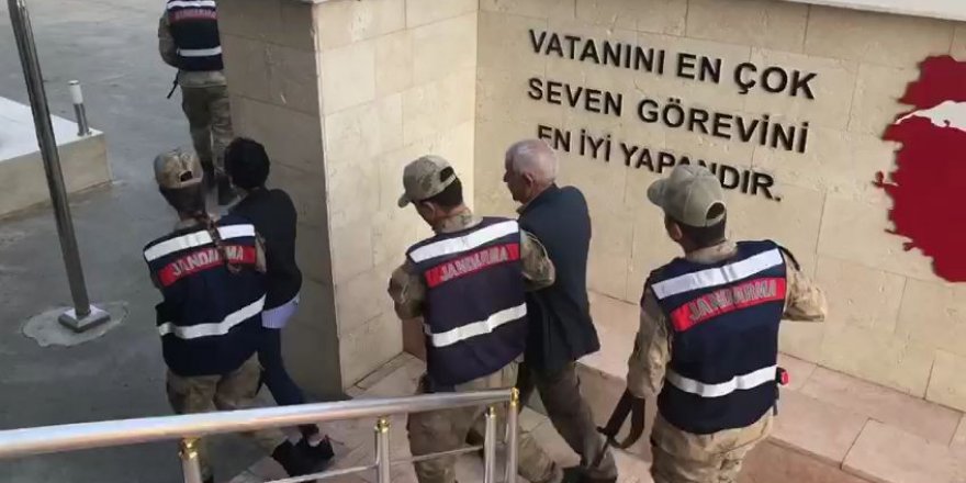 Belediyedeki faaliyetleri terör örgütüne aktaran HDP’li meclis üyeleri yakalandı