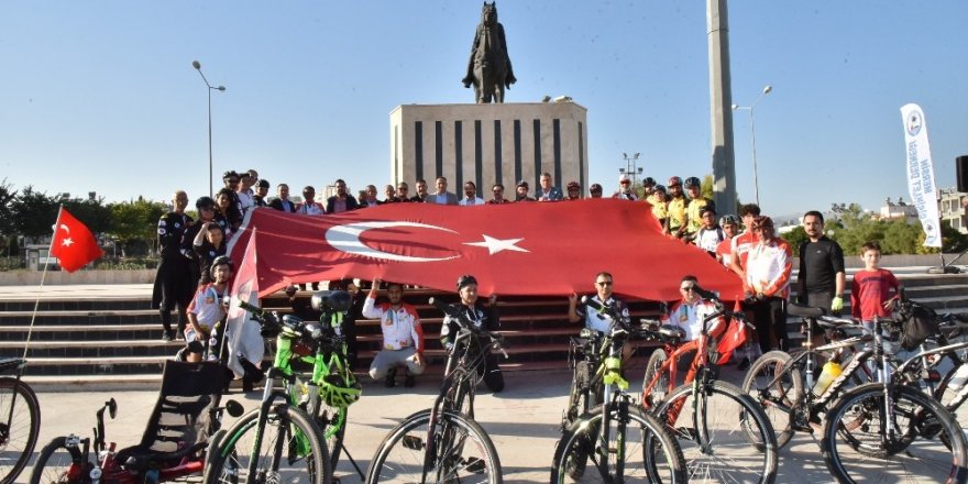 Bisikletle 550 kilometre pedal çevirip 10 Kasım’da Anıtkabir’e ulaşacaklar