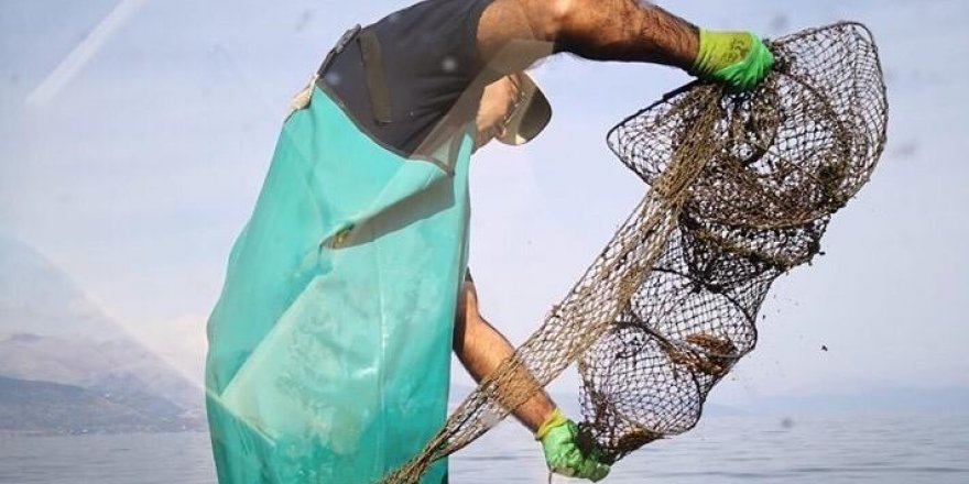 Eğirdir Gölü’nde ele geçirilen 150 kerevit pinterine el konuldu