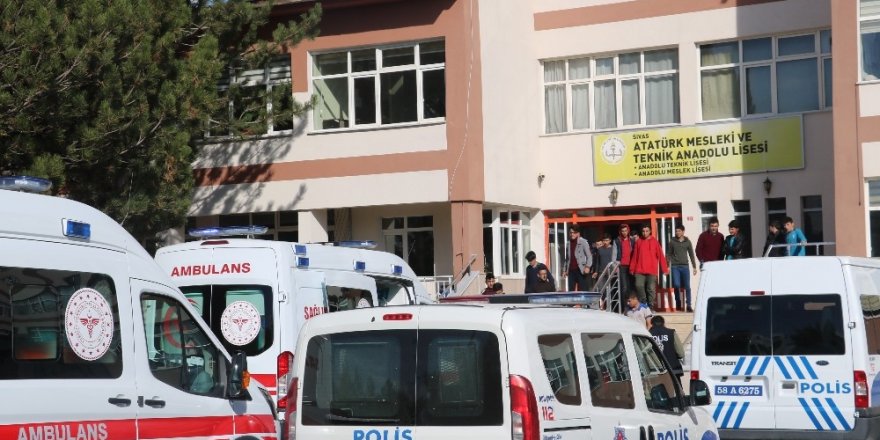 Sivas’ta 5 öğrenci zehirlenme şüphesiyle hastaneye kaldırıldı