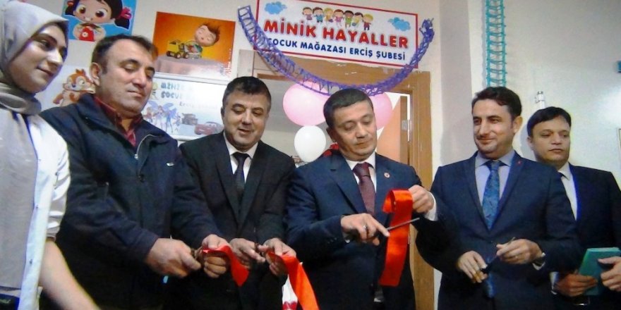 ‘Minik Hayaller Çocuk Mağazası’nın ilk şubesi Erciş’te açıldı