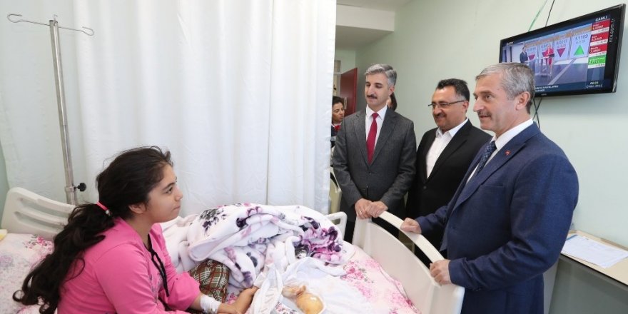 Başkan Tahmazoğlu’ndan lösemili çocuklara moral ziyareti