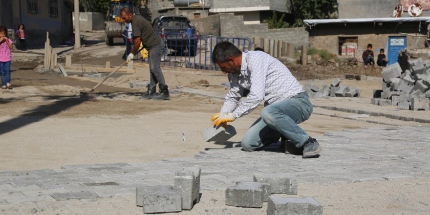 Cizre’de kış öncesi kilitli parke çalışmaları başlatıldı