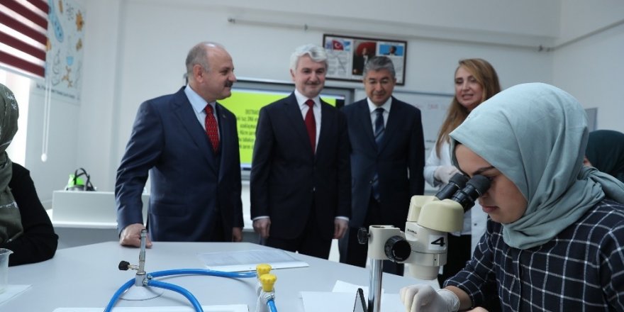 Çamlıca Kız Anadolu İmam Hatip Lisesi Fen Laboratuvarı törenle açıldı