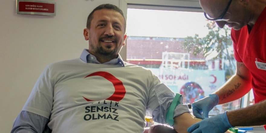 Türk basketbolunun önemli isimleri kan bağışı için sahada