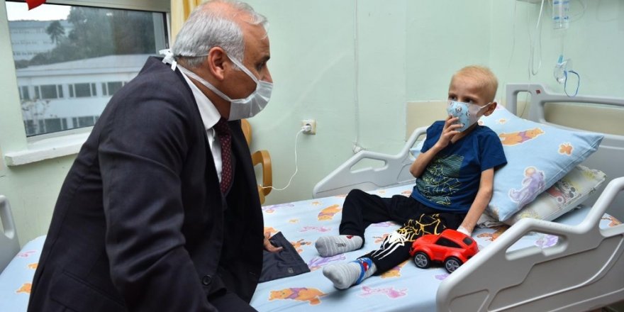 Başkan Zorluoğlu’ndan lösemili çocuklara ziyaret