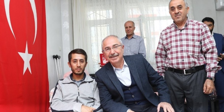 Vali Yaman, Barış Pınarı Harekatı gazisini ziyaret etti