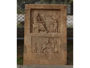 Karacabey'de Ahırda Tarihi Mezar Mermer Stel Bulundu