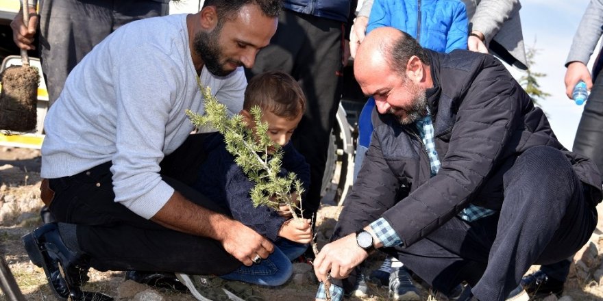 Selçuklu “Geleceğe Nefes” seferberliğine 26 bin fidanla destek oluyor