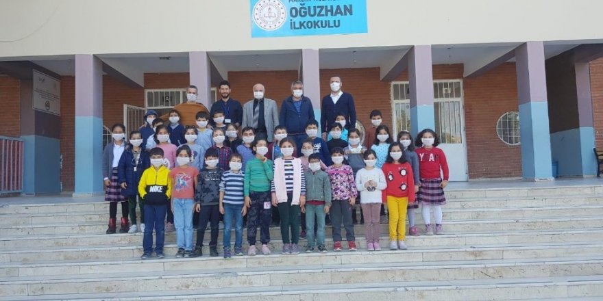 Nusaybin’de öğrenciler, lösemi hastalarına destek için maske taktı