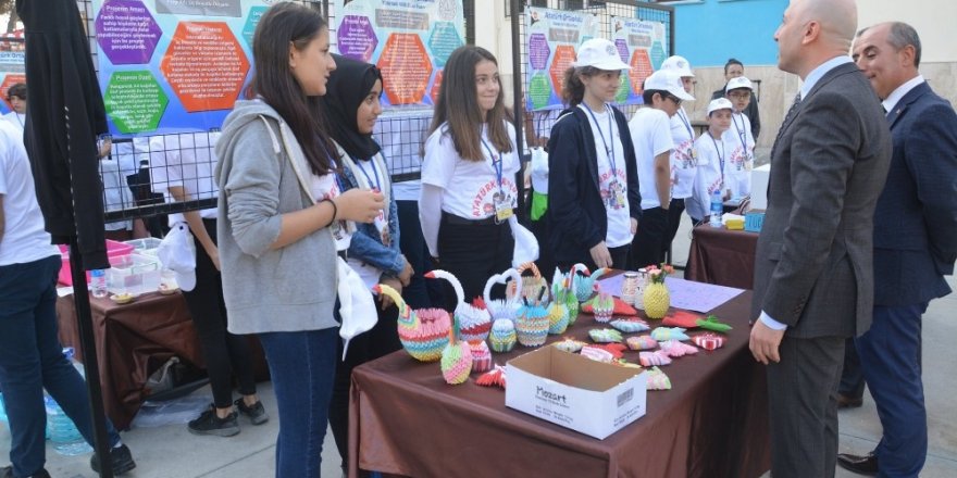 Sarayköy’de 30 proje ile ‘TÜBİTAK 4006 Bilim Fuarı’ açıldı
