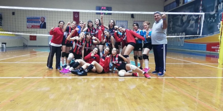 Turgutlu Belediyespor voleybol takımı genç kızlar il birincisi oldu