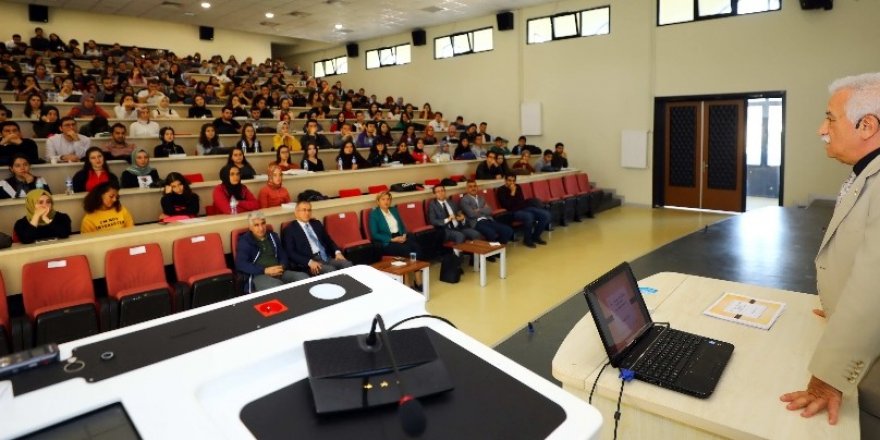 Balcı, Hukuk Fakültesi öğrencilerine konferans verdi