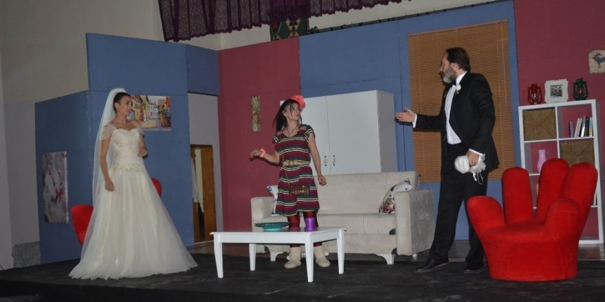 Gülşehir’de ilk kez tiyatro oyunu sergilendi