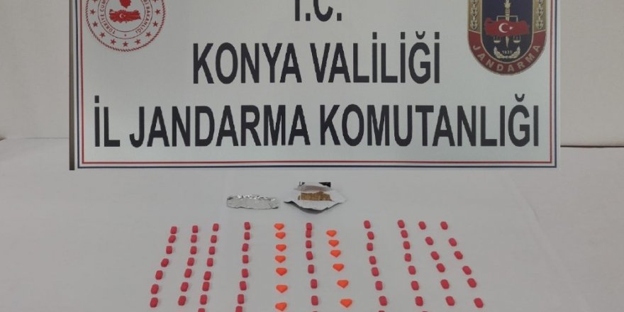 Uyuşturucu satıcıları jandarmaya yakalandı