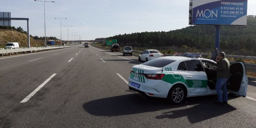 Kuzey Marmara otoyolunda 3 araç birbirine girdi: 1’i ağır 3 yaralı