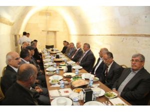 Başkan Güzelbey, Aleviler İle İftar Yemeğinde Buluştu