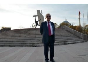 'Deprem Olurken Kolona Sarıldım, Resmen Kolondaki Burkulmaları Hissettim'