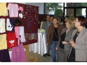 Aydınlı Kadınlardan El Sanatları Sergisi