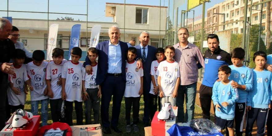 Akdeniz Belediyesi’nden amatör spor kulüplerine malzeme desteği