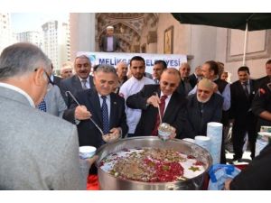 3 Bin Kişiye Aşure İkramı